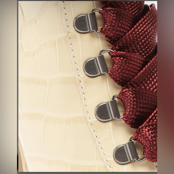 🎁 Giftable 🎁 SCHUTZ Zhara Crocodile-Embossed Leather Bootie - Picture 9 of 9